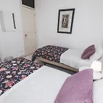 Star Homes Pensión